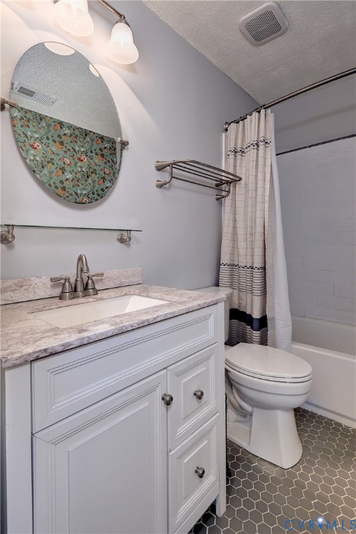 5912 Allegheny Road Williamsburg, VA 23188 - Photo 26 of 38 Upstairs hallway bathroom with linen closet and ti