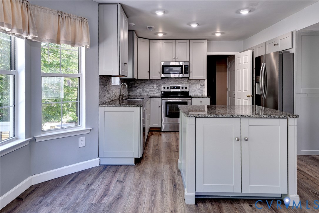 5912 Allegheny Road Williamsburg, VA 23188 - Photo 10 of 38 Updated Kitchen in 2023 with LVP, quartz and stain