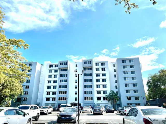 $2,795 | 9001 Southwest 77th Avenue, Unit C203, Miami, FL 33156