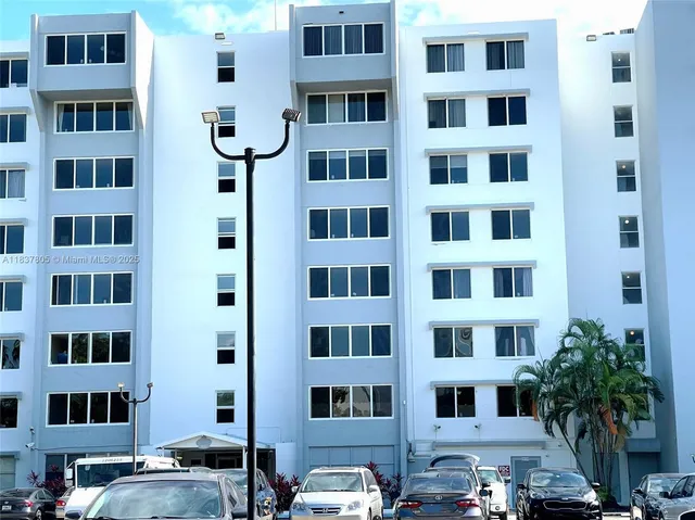 $2,795 | 9001 Southwest 77th Avenue, Unit C203, Miami, FL 33156