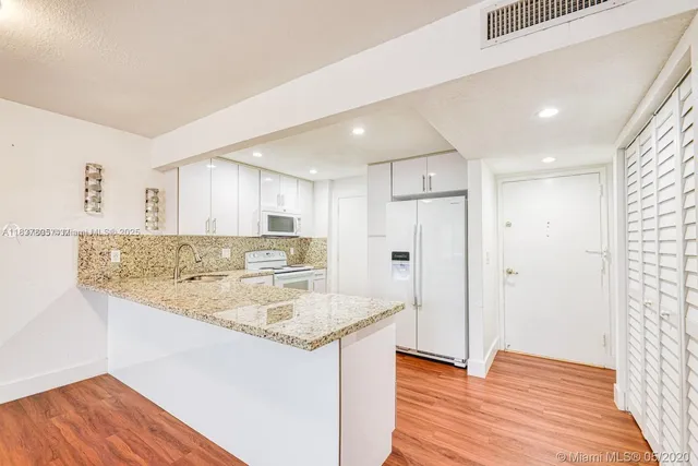 $2,795 | 9001 Southwest 77th Avenue, Unit C203, Miami, FL 33156