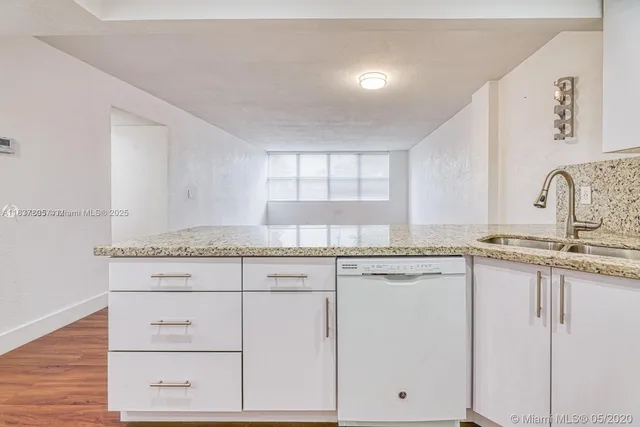 $2,795 | 9001 Southwest 77th Avenue, Unit C203, Miami, FL 33156