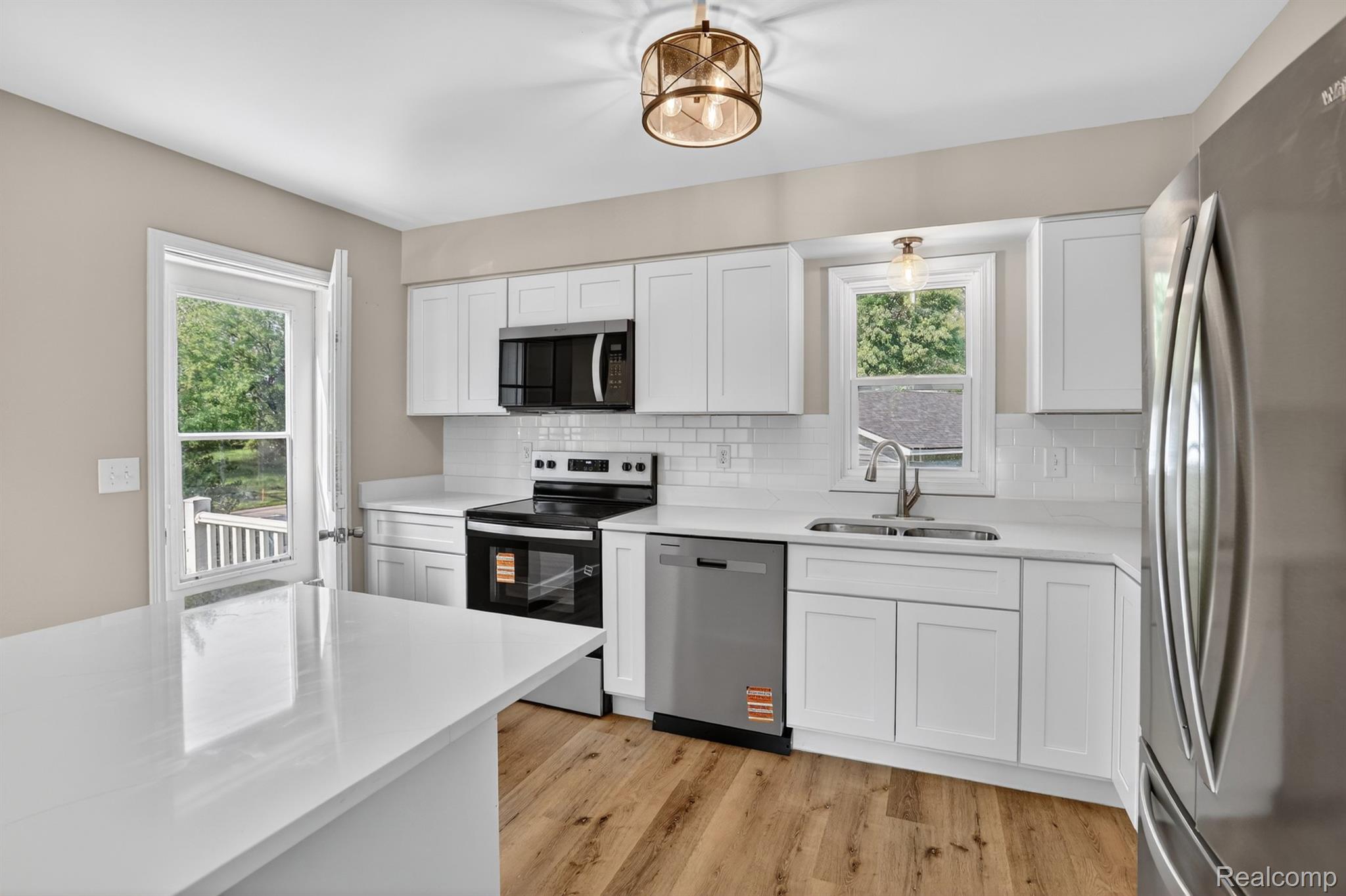 1215 North Oak Road Davison, MI 48423 - Photo 9 of 37