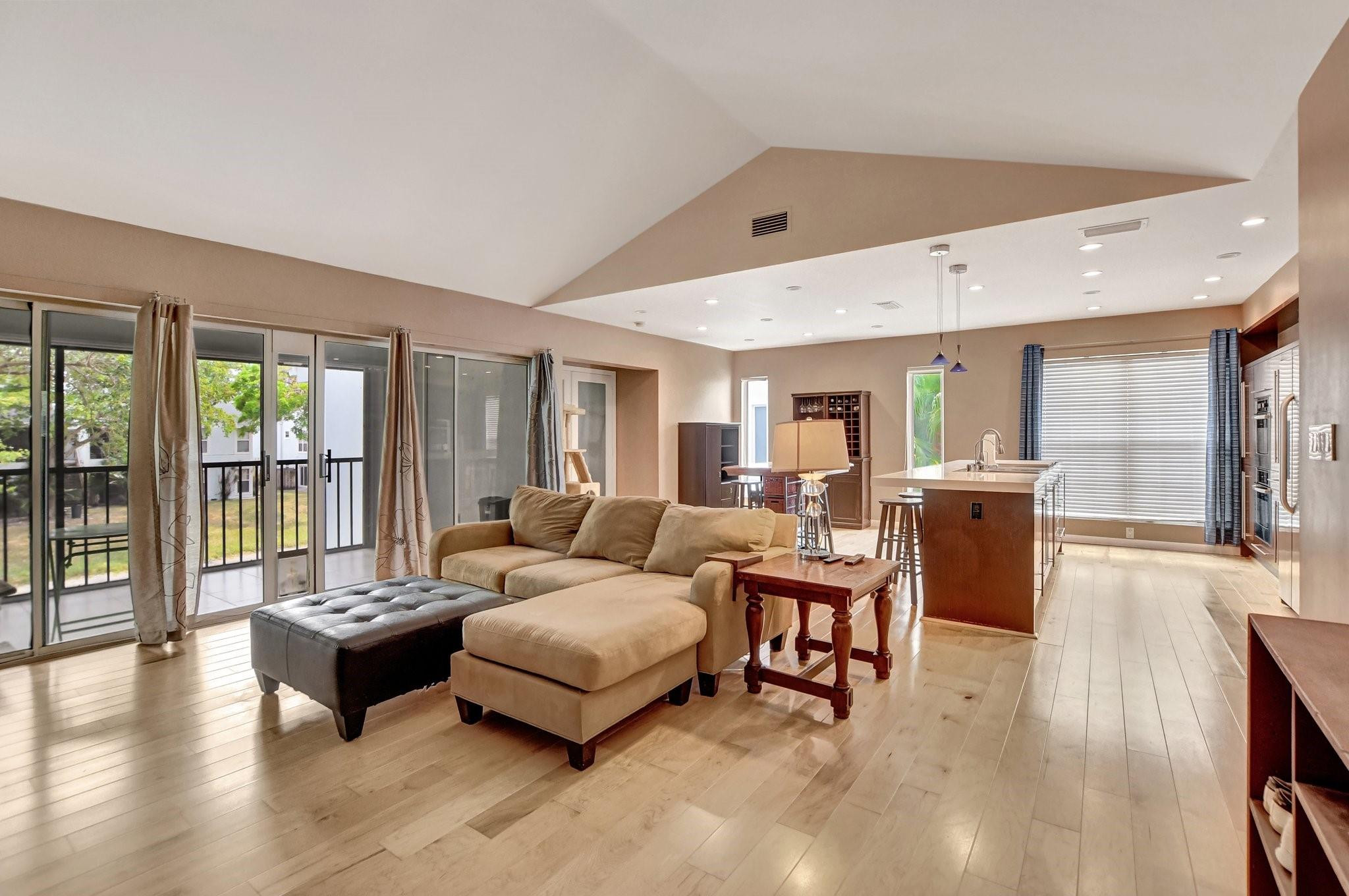 6229 Old Court Road, Unit 206 Boca Raton, FL 33433 - Photo 2 of 37 Vaulted ceiling entry