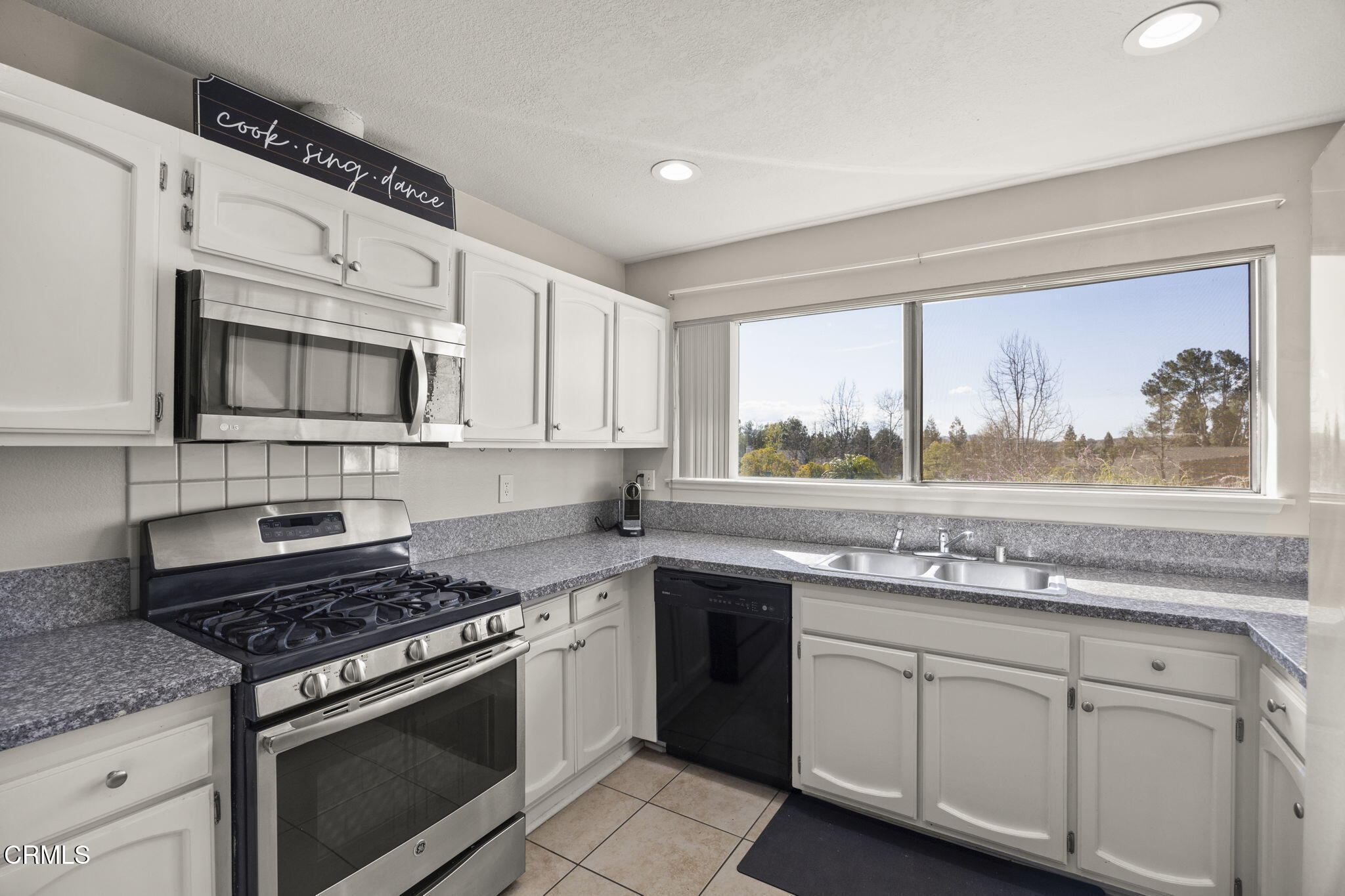 15053 Marquette Street Moorpark, CA 93021 - Photo 4 of 36 19-web-or-mls-Upmarketmedia_15053Mar-60