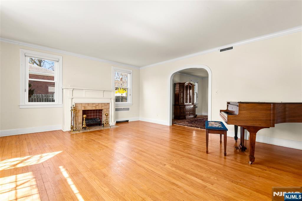 146 Irving Place Rutherford, NJ 07070 - Photo 11 of 42