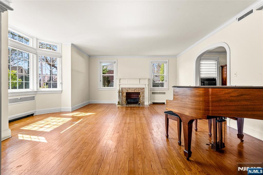 146 Irving Place Rutherford, NJ 07070 - Photo 13 of 42