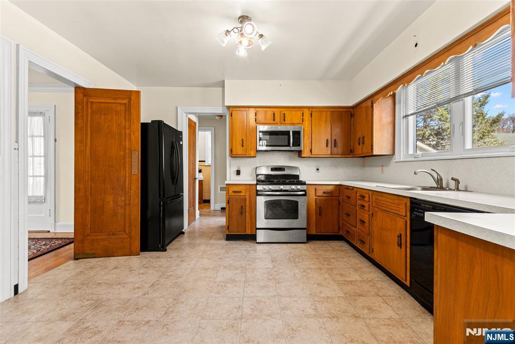 146 Irving Place Rutherford, NJ 07070 - Photo 19 of 42