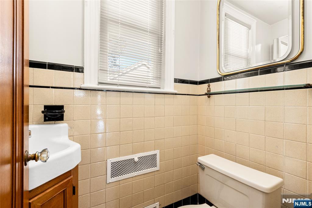 146 Irving Place Rutherford, NJ 07070 - Photo 24 of 42