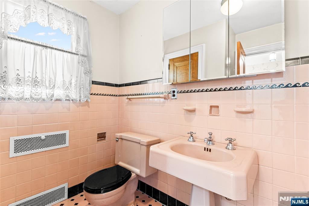 146 Irving Place Rutherford, NJ 07070 - Photo 35 of 42