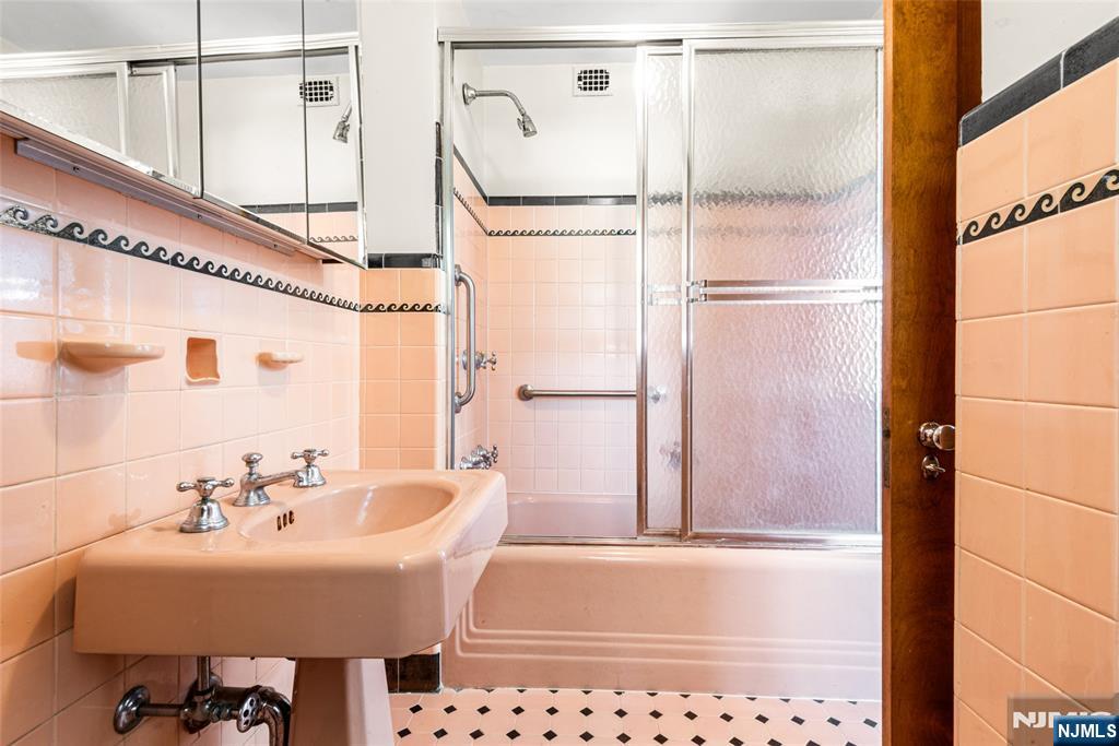 146 Irving Place Rutherford, NJ 07070 - Photo 36 of 42