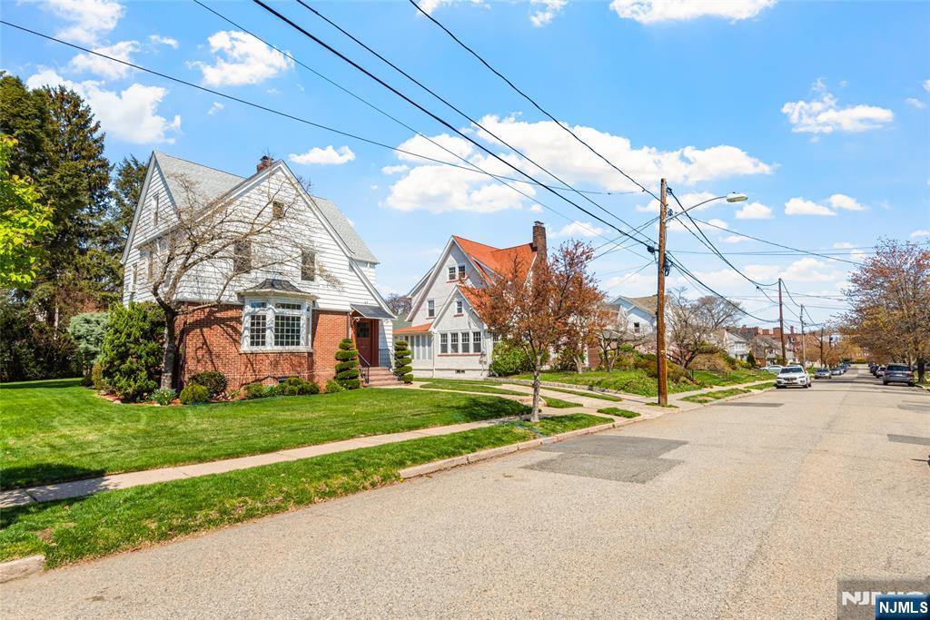 146 Irving Place Rutherford, NJ 07070 - Photo 8 of 42