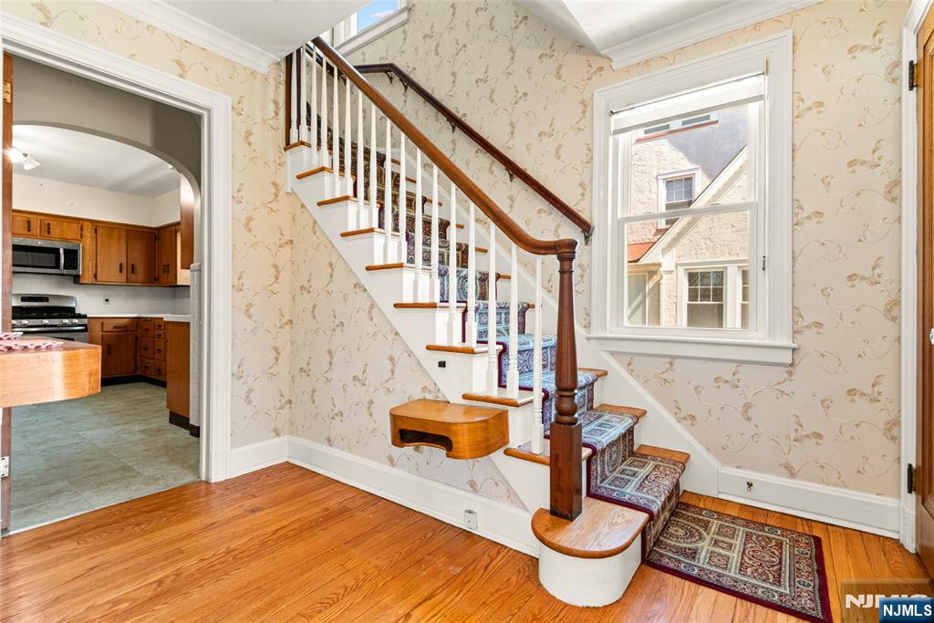 146 Irving Place Rutherford, NJ 07070 - Photo 10 of 42