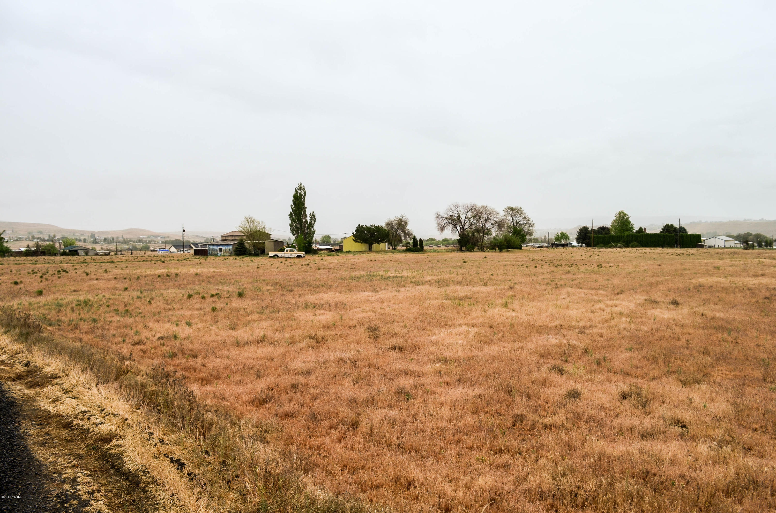 491 East Huntzinger Road Selah, WA 98942 - Photo 2 of 8 DSC_0064