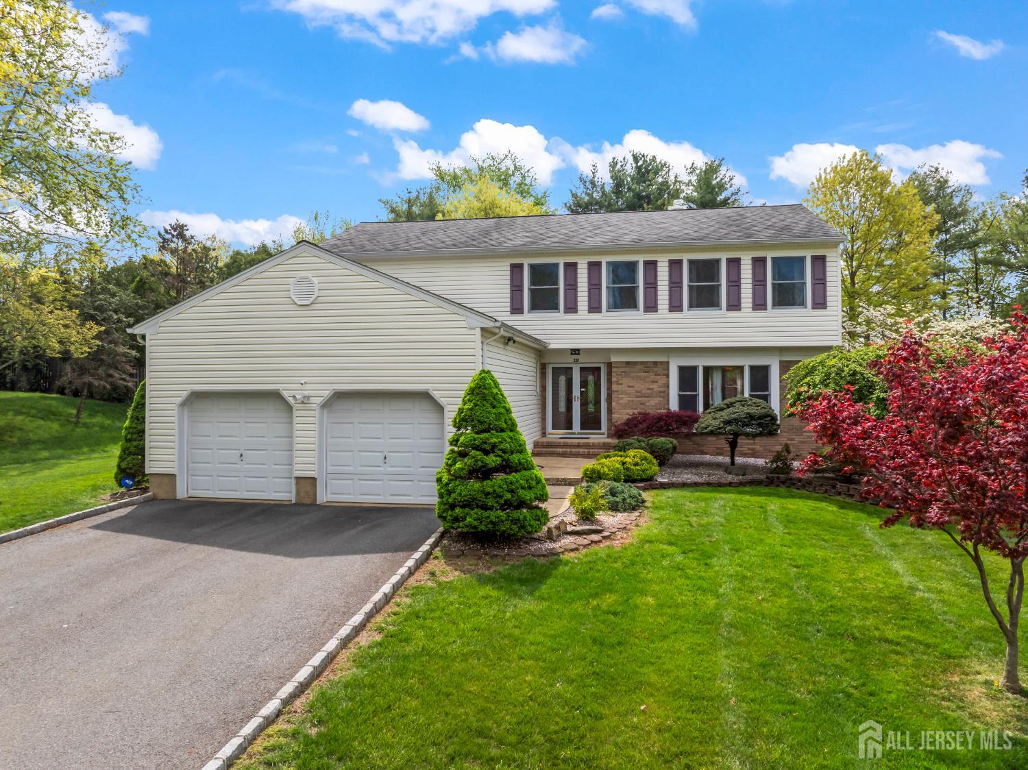 19 Aspen Circle Edison, NJ 08820 - Photo 1 of 43