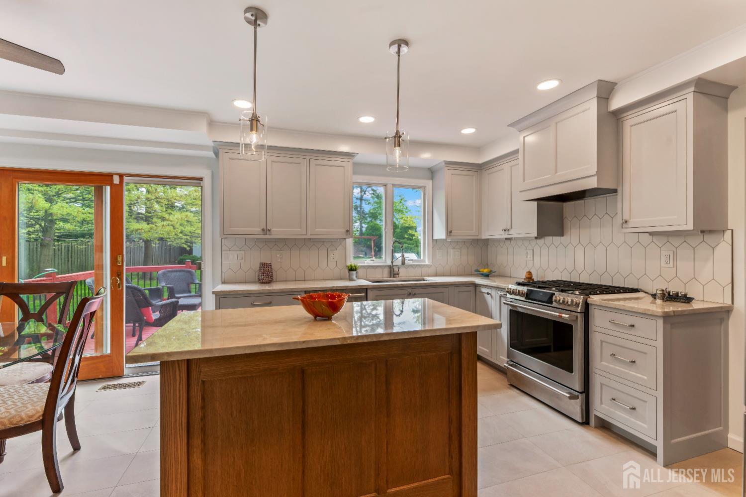 19 Aspen Circle Edison, NJ 08820 - Photo 11 of 43