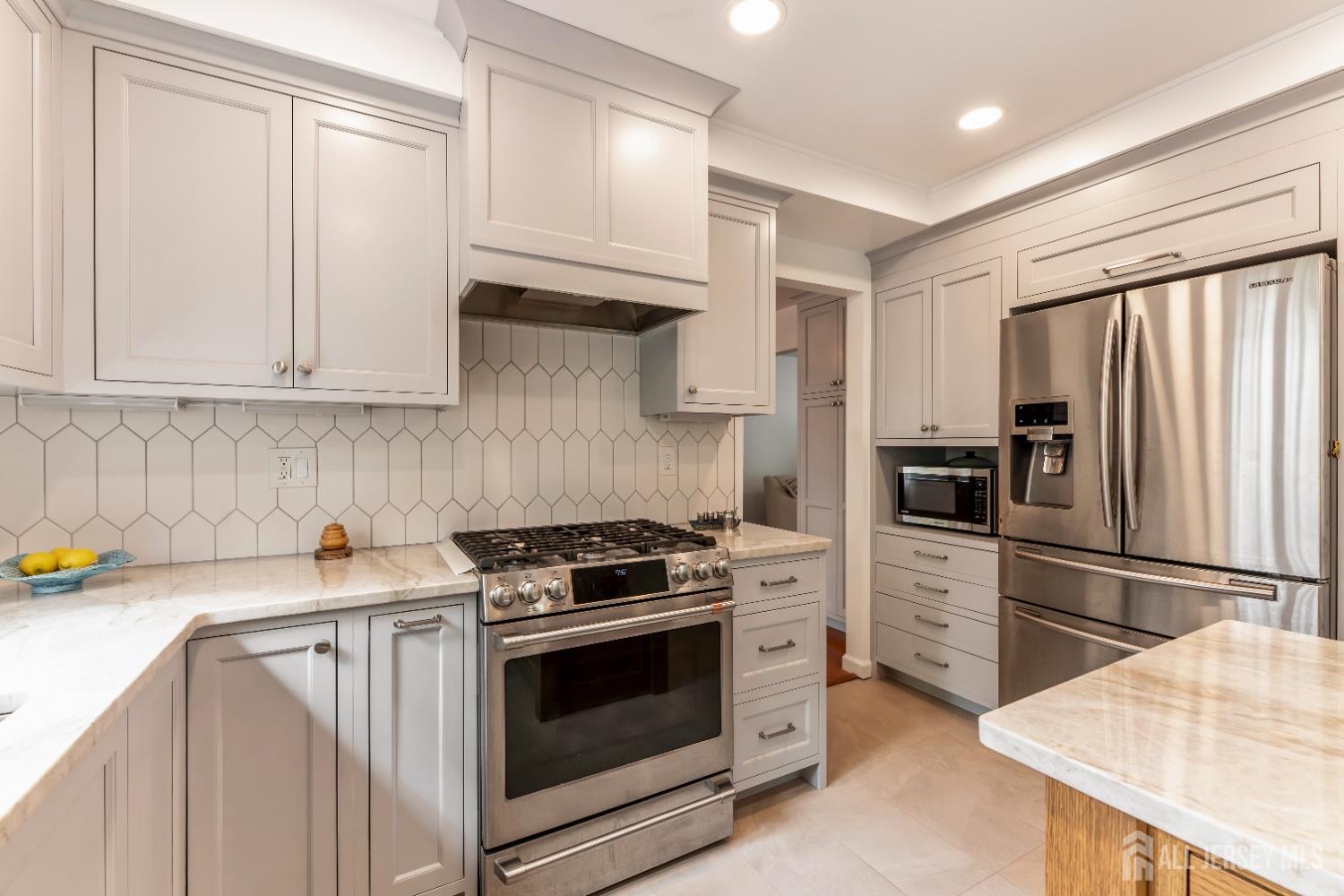19 Aspen Circle Edison, NJ 08820 - Photo 13 of 43