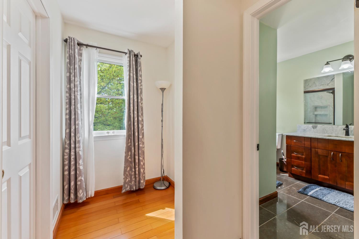 19 Aspen Circle Edison, NJ 08820 - Photo 23 of 43