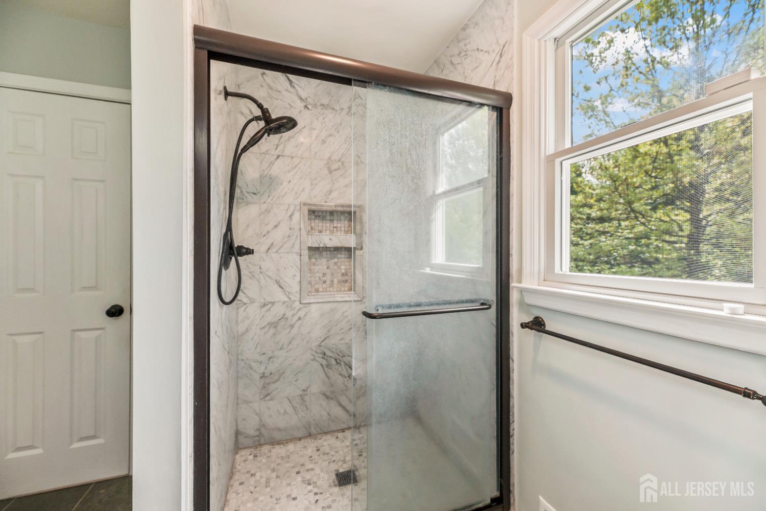 19 Aspen Circle Edison, NJ 08820 - Photo 26 of 43