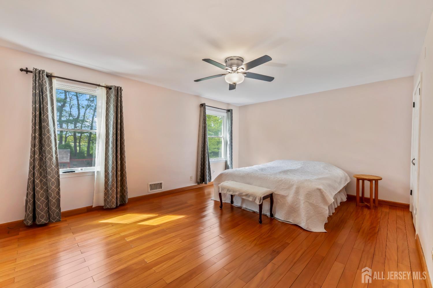 19 Aspen Circle Edison, NJ 08820 - Photo 27 of 43