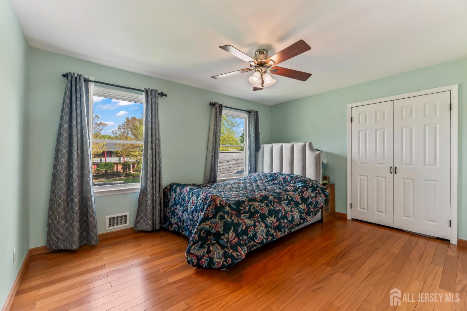 19 Aspen Circle Edison, NJ 08820 - Photo 28 of 43