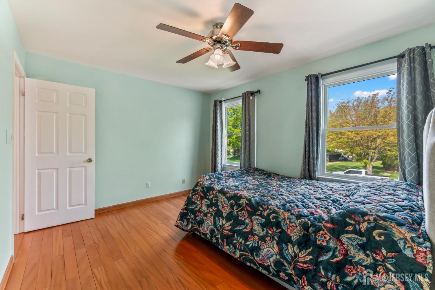 19 Aspen Circle Edison, NJ 08820 - Photo 29 of 43