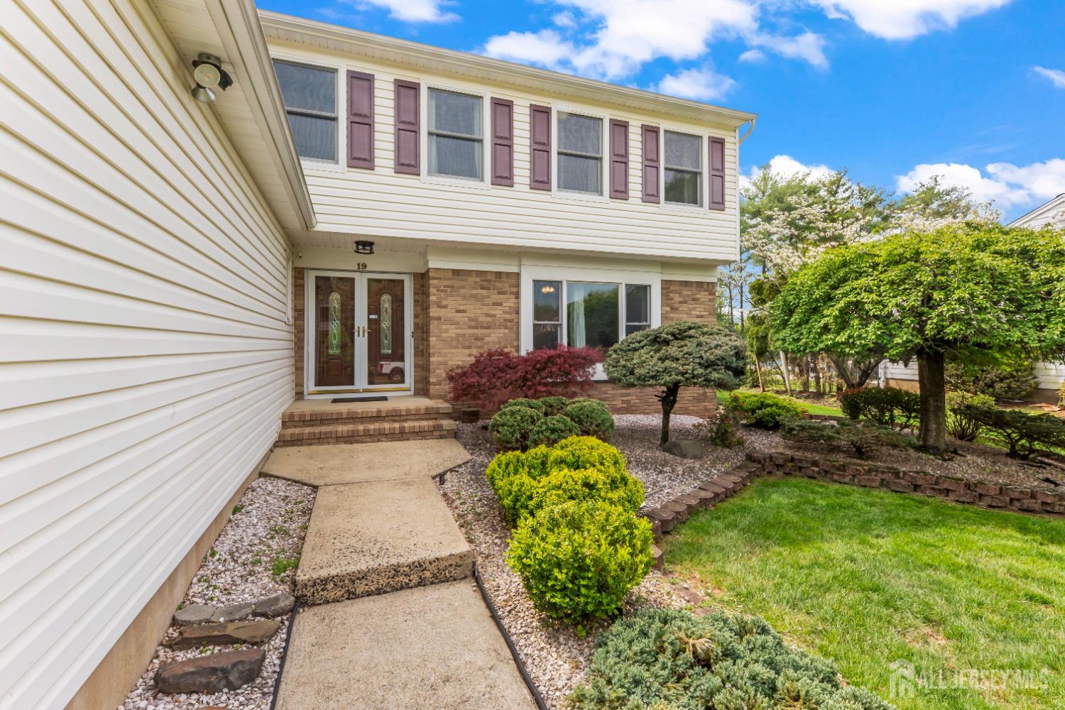19 Aspen Circle Edison, NJ 08820 - Photo 3 of 43