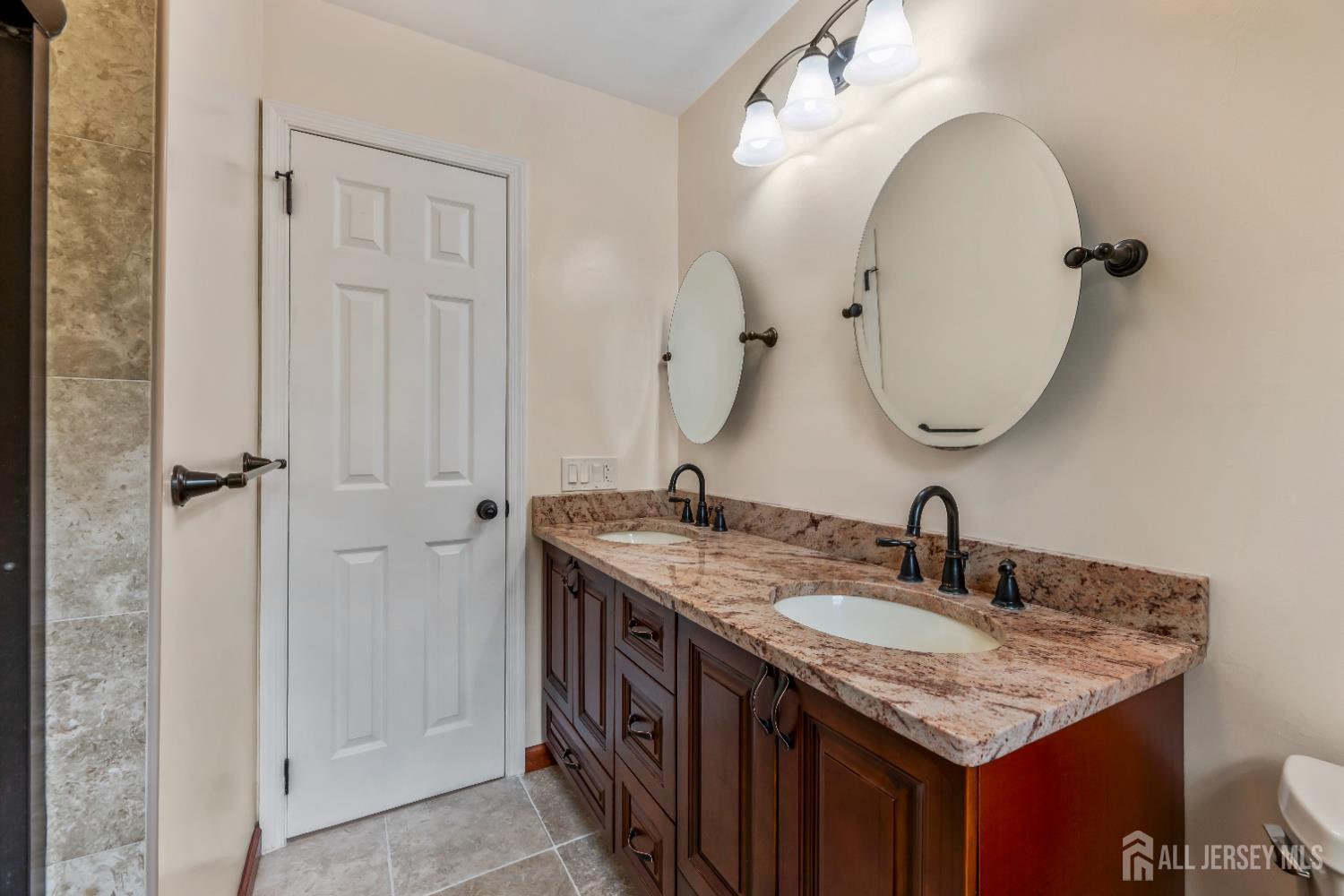 19 Aspen Circle Edison, NJ 08820 - Photo 31 of 43
