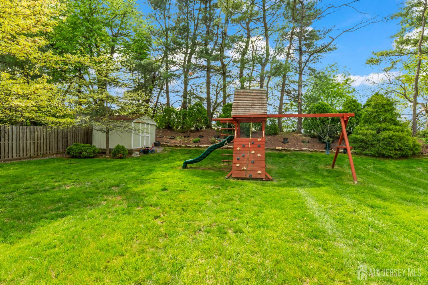 19 Aspen Circle Edison, NJ 08820 - Photo 38 of 43