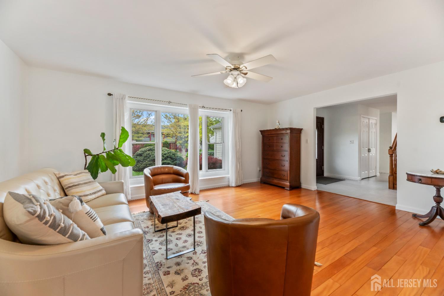 19 Aspen Circle Edison, NJ 08820 - Photo 5 of 43