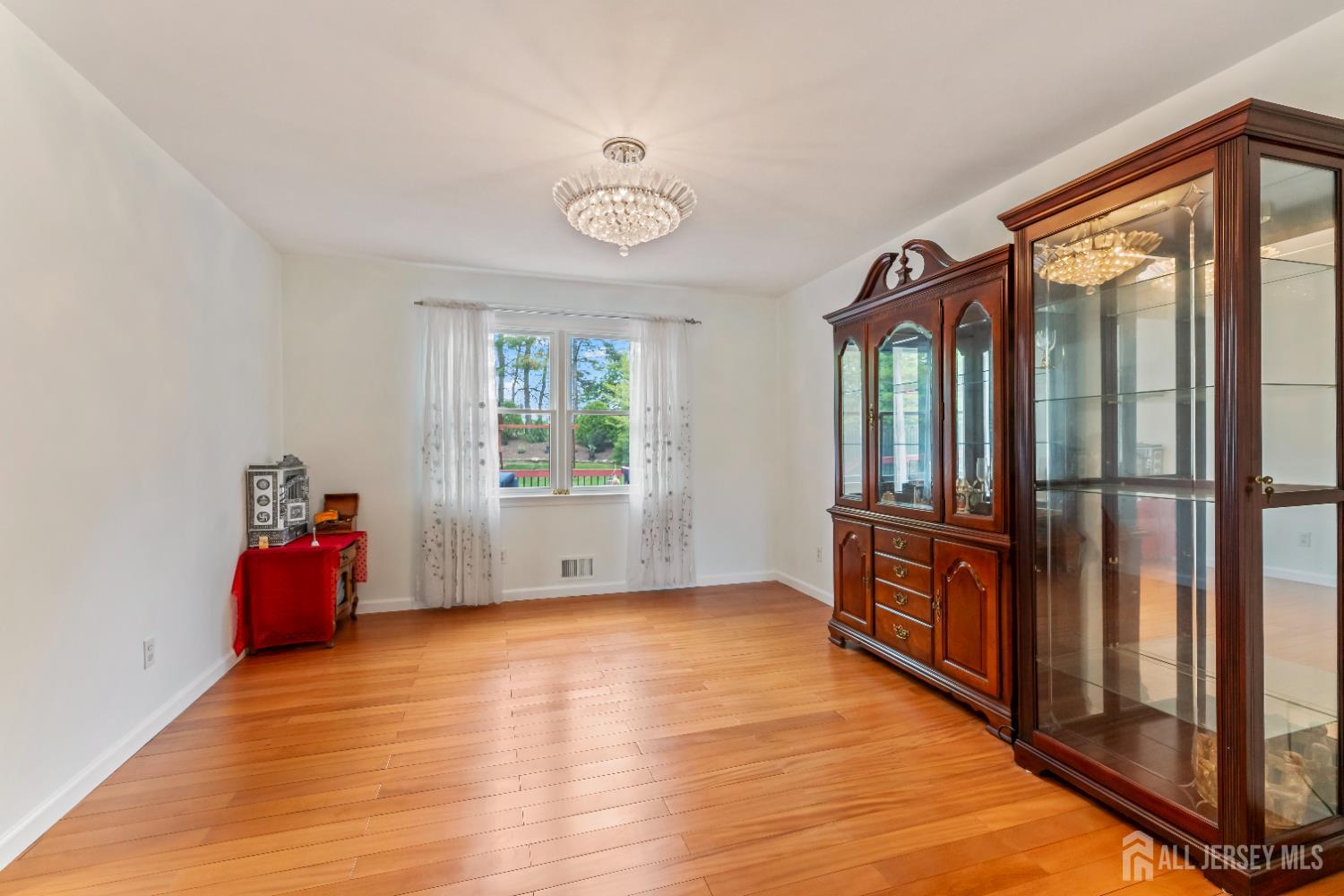 19 Aspen Circle Edison, NJ 08820 - Photo 6 of 43