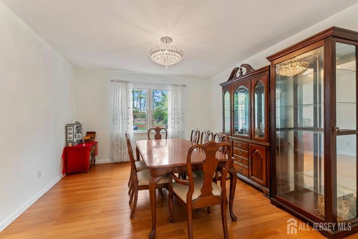 19 Aspen Circle Edison, NJ 08820 - Photo 7 of 43
