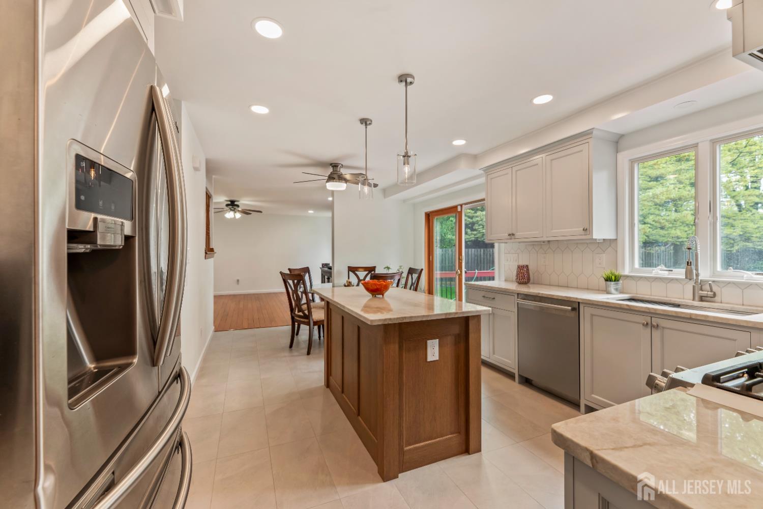 19 Aspen Circle Edison, NJ 08820 - Photo 8 of 43
