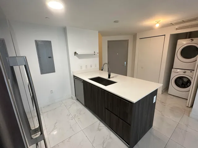 $5,250 | 488 Northeast 18th Street, Unit 211, Miami, FL 33132