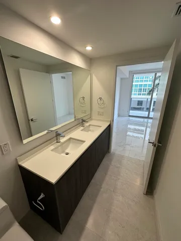 $5,250 | 488 Northeast 18th Street, Unit 211, Miami, FL 33132