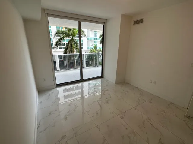 $5,250 | 488 Northeast 18th Street, Unit 211, Miami, FL 33132