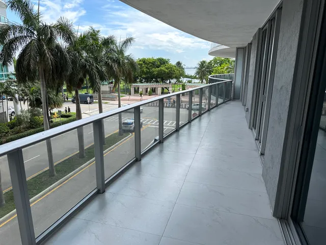 $5,250 | 488 Northeast 18th Street, Unit 211, Miami, FL 33132