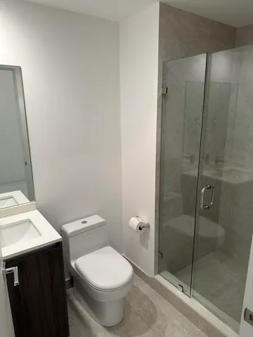 $5,250 | 488 Northeast 18th Street, Unit 211, Miami, FL 33132