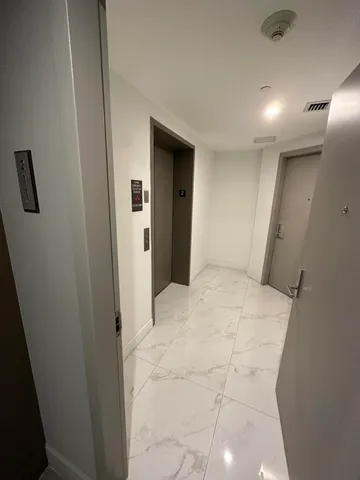 $5,250 | 488 Northeast 18th Street, Unit 211, Miami, FL 33132