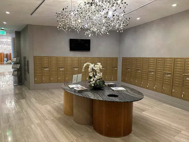 $5,250 | 488 Northeast 18th Street, Unit 211, Miami, FL 33132