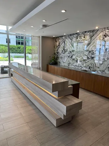 $5,250 | 488 Northeast 18th Street, Unit 211, Miami, FL 33132