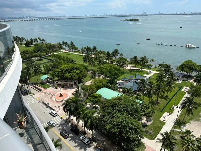 $5,250 | 488 Northeast 18th Street, Unit 211, Miami, FL 33132