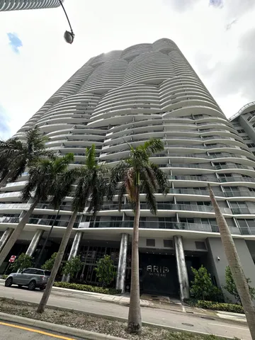 $5,250 | 488 Northeast 18th Street, Unit 211, Miami, FL 33132