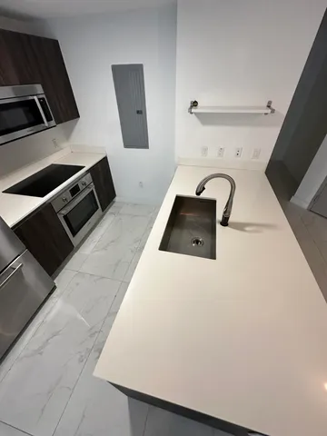 $5,250 | 488 Northeast 18th Street, Unit 211, Miami, FL 33132