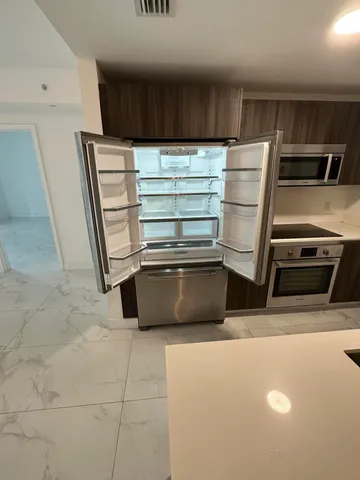 $5,250 | 488 Northeast 18th Street, Unit 211, Miami, FL 33132