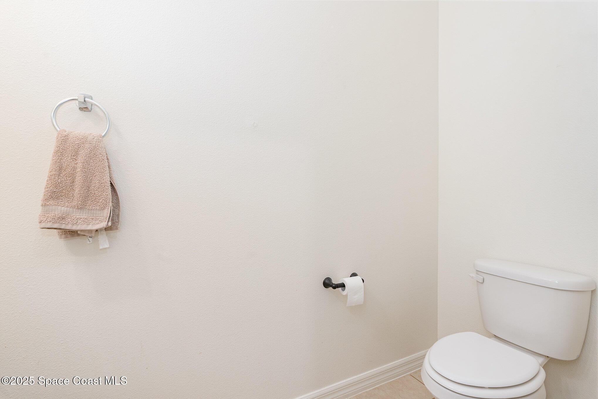352 Gordon Road Northwest Palm Bay, FL 32907 - Photo 18 of 71 a white toilet sitting next to a shower