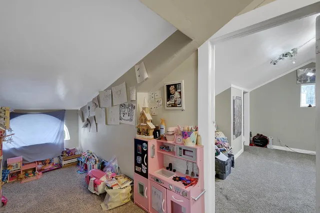 a view of entryway with washer and dryer