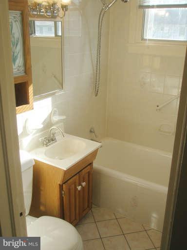 7 Research Road, Unit U Greenbelt, MD 20770 - Photo 5 of 10 Bath