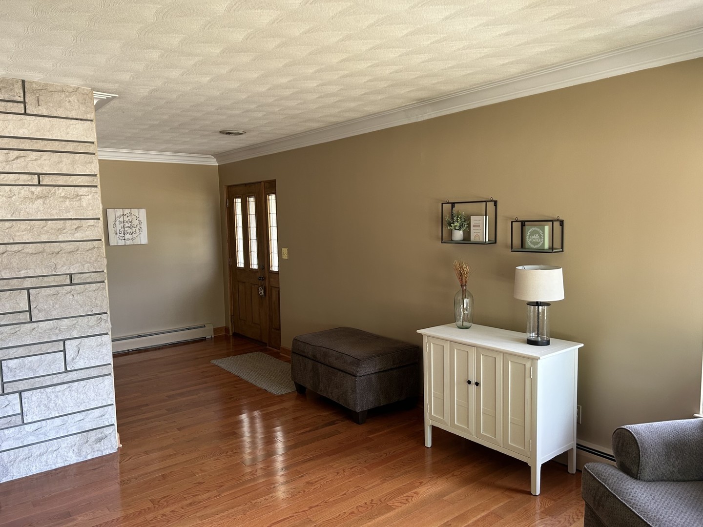 900 Read Street Lockport, IL 60441 - Photo 3 of 23 a living room with a couch and a window