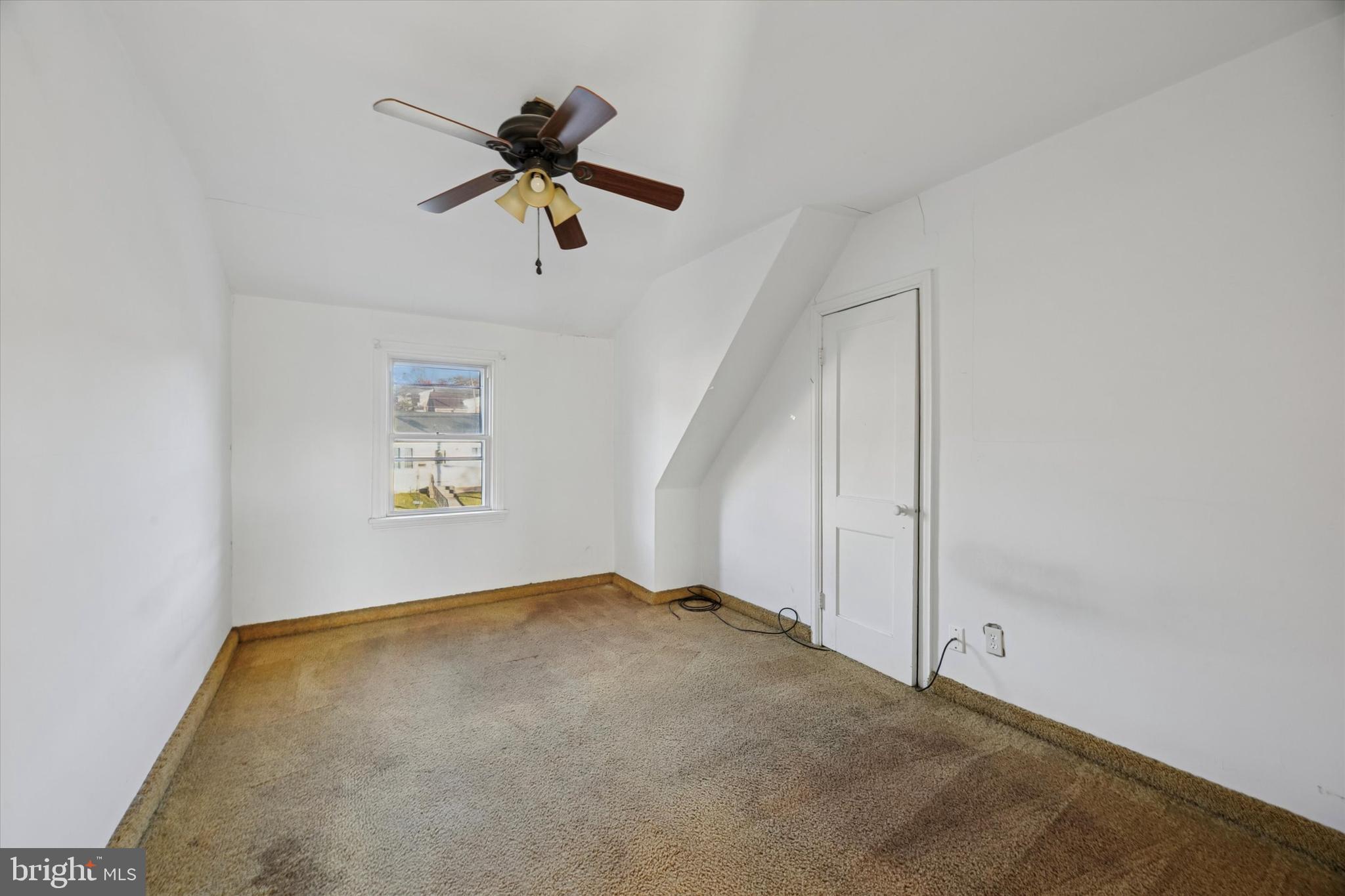1102 Primos Avenue Secane, PA 19018 - Photo 14 of 21 a view of empty room with ceiling fan